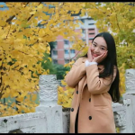 小朋友和小姐姐互动图片,小朋友与小姐姐的欢乐互动瞬间